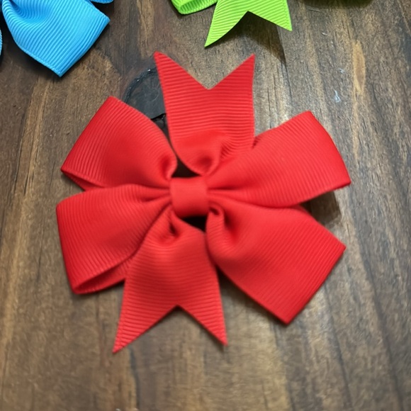 Set of 18 alligator clip hair bows (small red bow found later after pic) - Picture 3 of 3